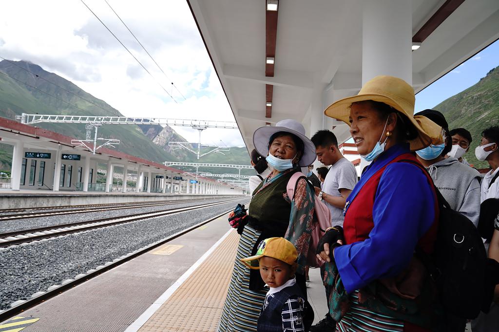 雪域欢歌70载·西藏启航新时代｜在西藏，沿着铁路崛起多条产业带