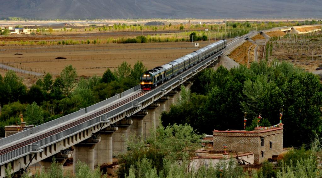 日喀则至亚东铁路开工图片