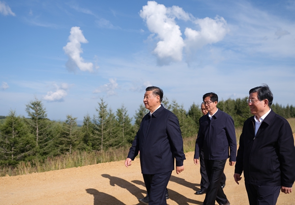 习近平在河北承德考察时强调 贯彻新发展理念弘扬塞罕坝精神 努力完成全年经济社会发展主要目标任务