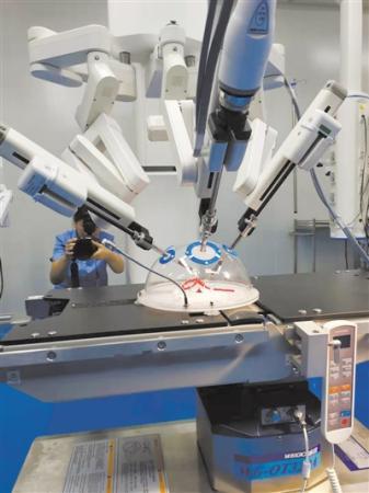 国产手术机器人打破国外垄断 预计年底走向市场