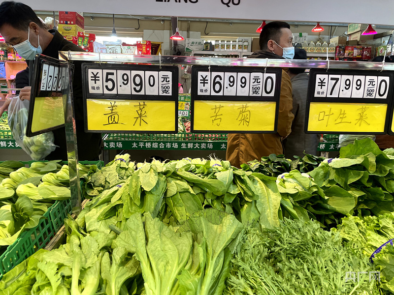 记者调查:北京各大超市蔬菜供应充足 价格回落明显