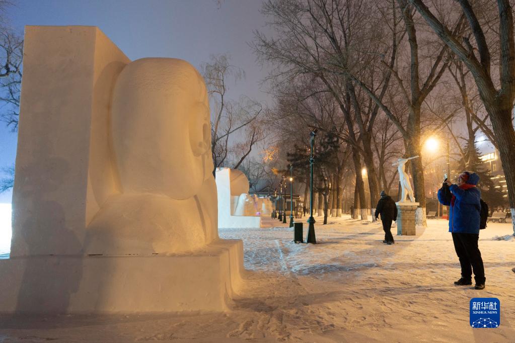 哈尔滨：冰天雪地庆新年