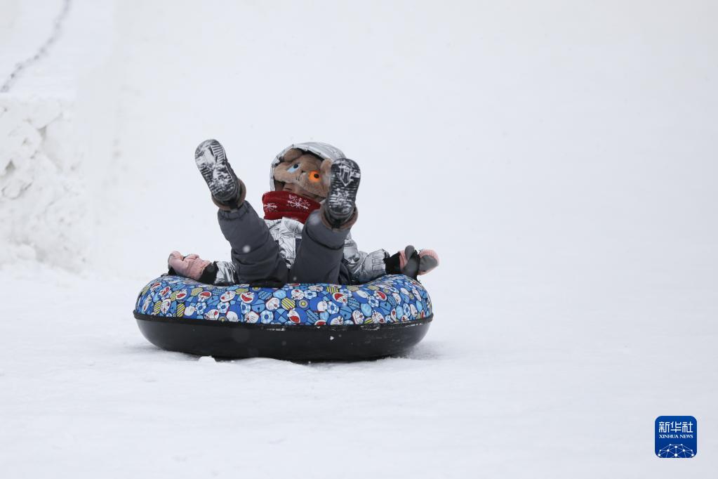 哈尔滨：冰天雪地庆新年