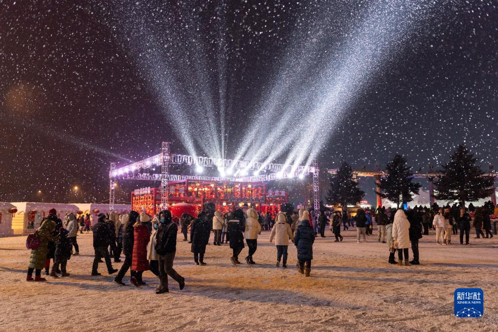 哈尔滨：冰天雪地庆新年