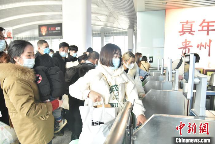 春运首日:福州开足“马力”畅通“归途” 春运首日:福州开足“马力”畅通“归途”