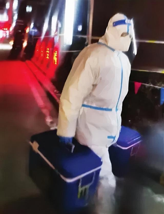硬刚“奥密克戎”的天津，这些瞬间，你破防了吗？