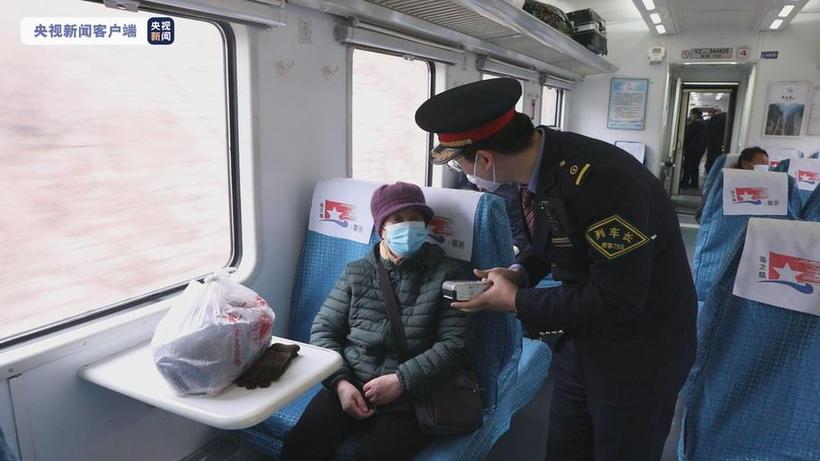 新春走基层丨慢火车穿行大山四十余年 奔赴幸福团圆