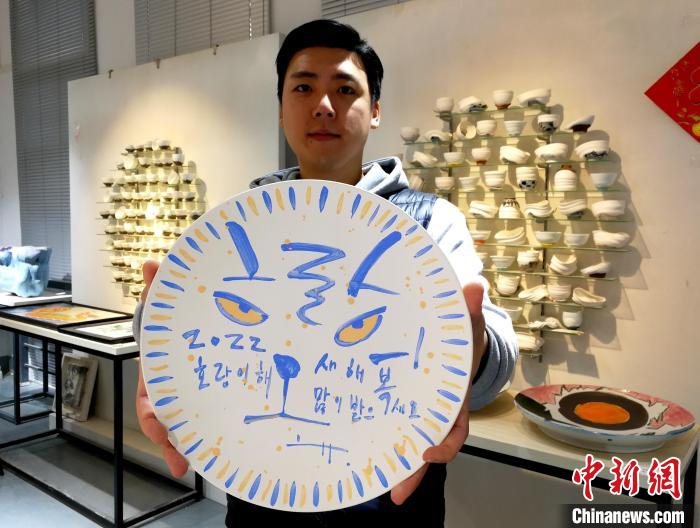 “千年瓷都”江西景德镇留学生的欢乐中国年