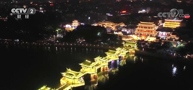 过大年 看花灯 | 众多城市纷纷点亮标志性建筑或办起特色灯展 多姿多彩迎新年
