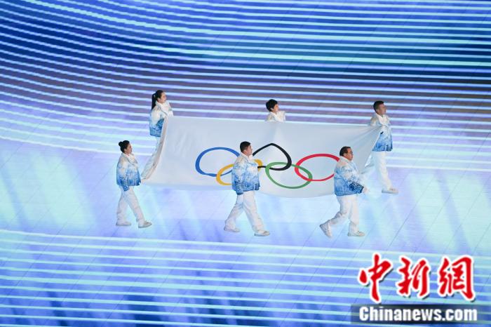护旗入场的他们，是中国冰雪运动破冰者！