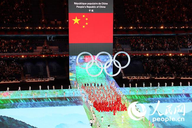 这一刻超燃！“中国红”为中国队鼓劲加油
