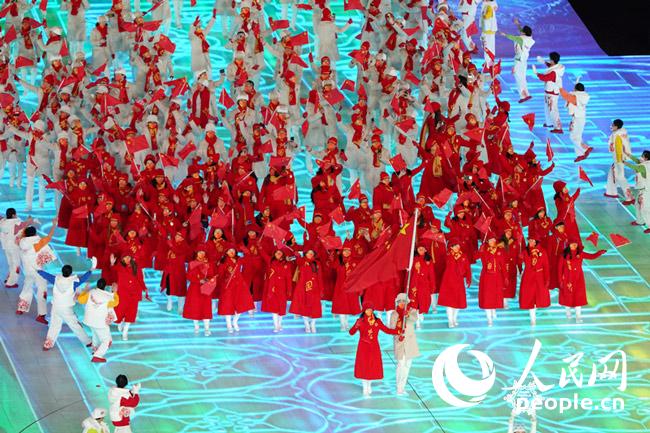 这一刻超燃！“中国红”为中国队鼓劲加油