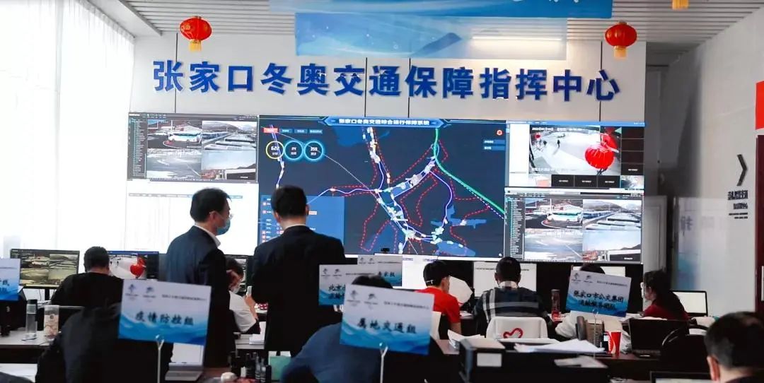 冬奥赛场外，这支队伍也在争分夺秒