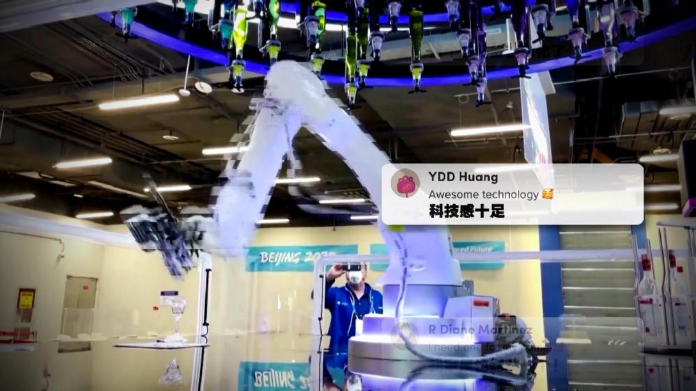 北京冬奥世界观丨“子弹时间”“零重力模式”“机器人调酒大师”……嘿！别忘了比赛！