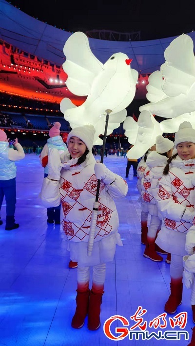 冬奥有“Young”丨开幕式“小鸽子”扮演者杨惠霓:排练中一遍遍熟悉场地 找标志物精准定位 冬奥有“Young”丨开幕式“小鸽子”扮演者杨惠霓:排练中一遍遍熟悉场地 找标志物精准定位