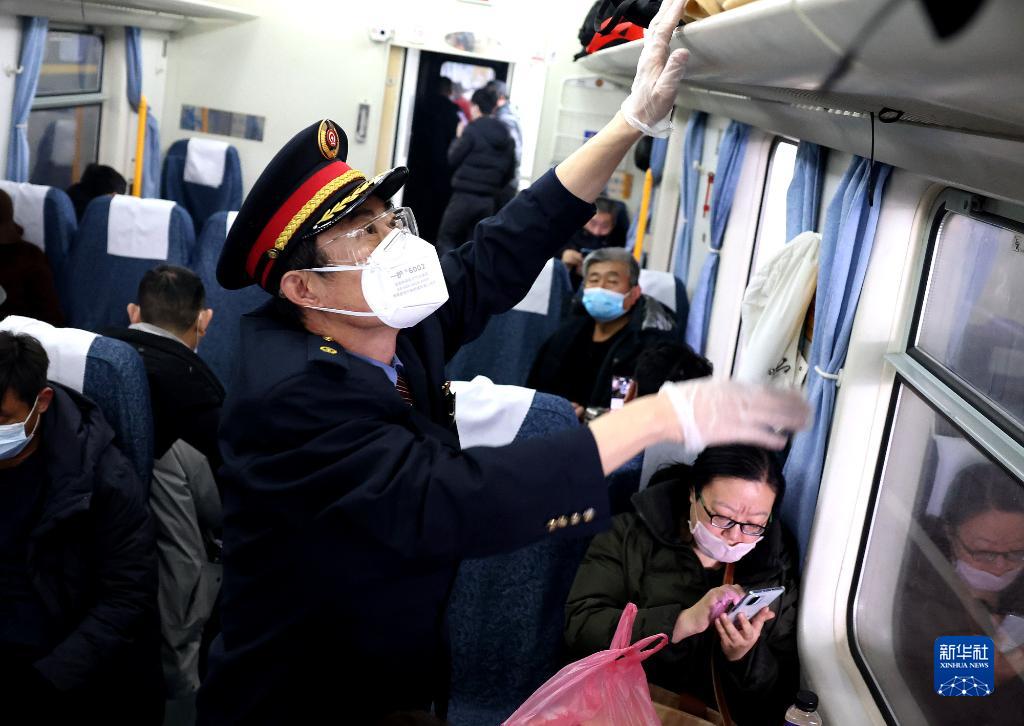 乘务员“老谢”的最后一次春运