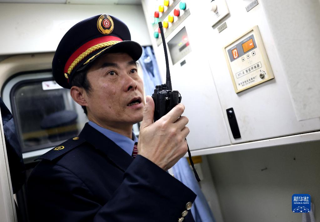 乘务员“老谢”的最后一次春运