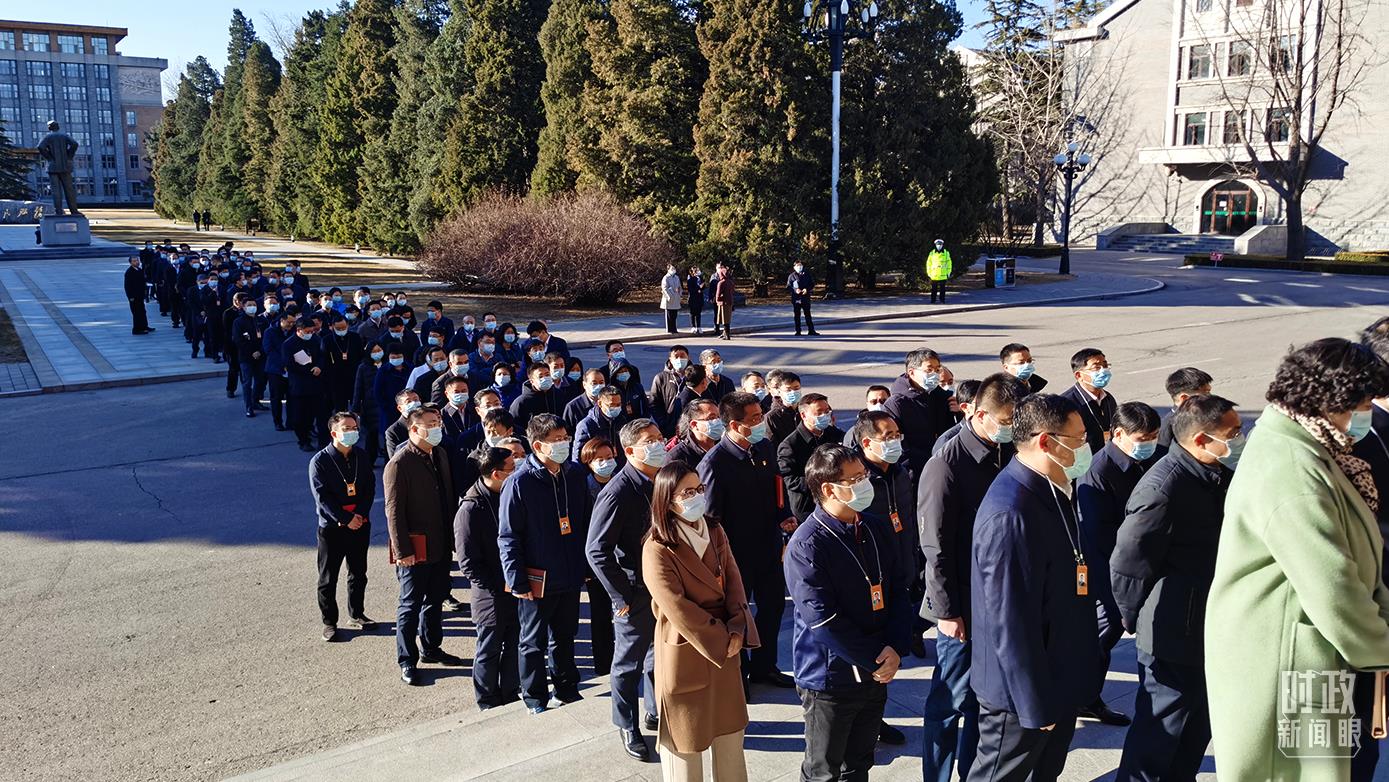 时政新闻眼丨如何留下无悔的奋斗足迹？习近平与年轻干部这样谈心