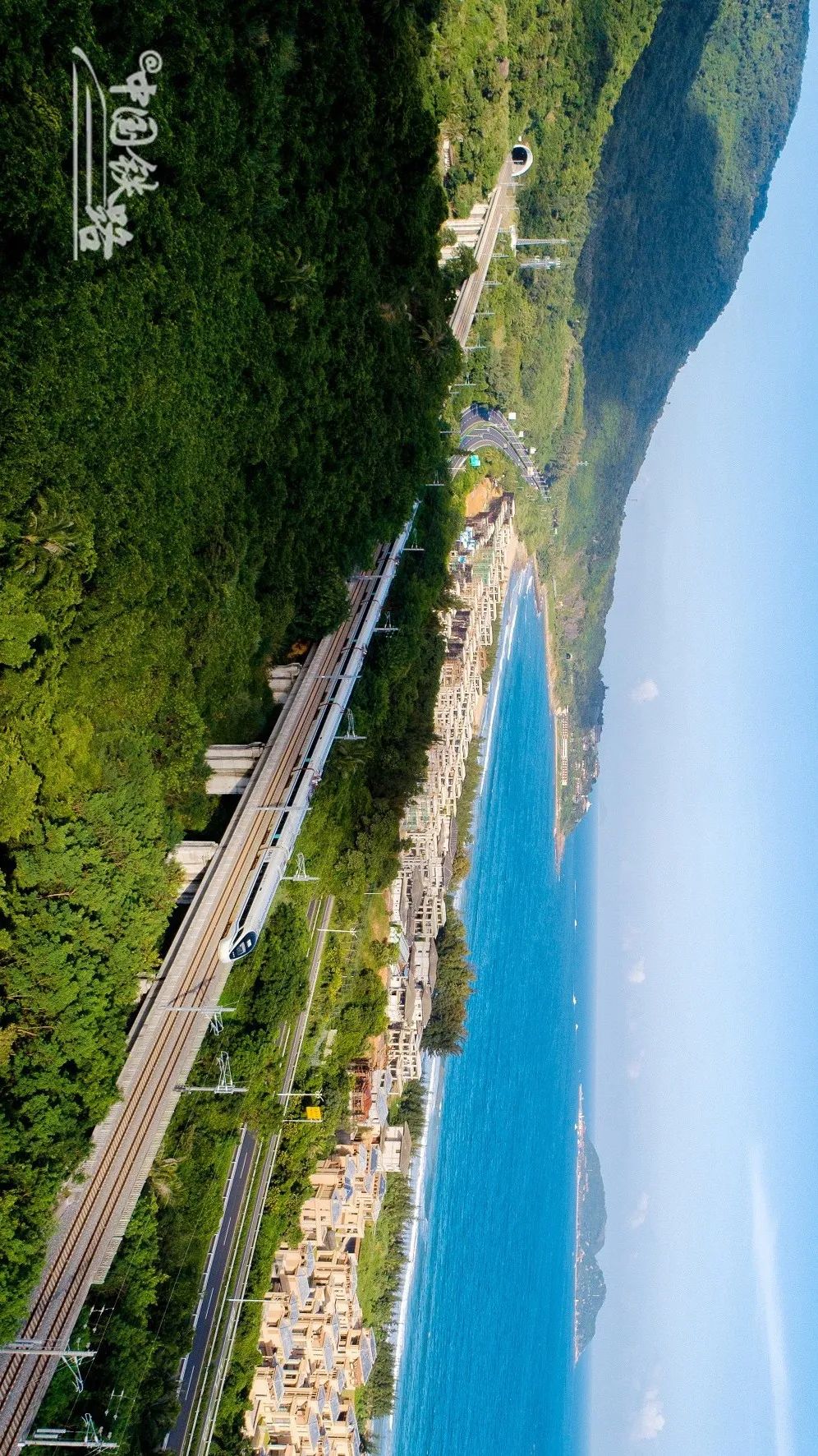 特辑｜跨越山河，中国4万公里高铁如何纵横延展？