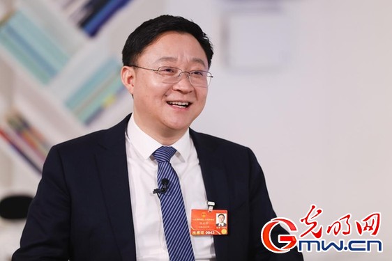 劉慶峰代表建議：發揮5G+AI優勢 在全球率先開展無障礙智能通信服務