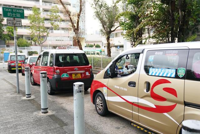 香港抗疫车队：疫情下逆行的“红飘带”