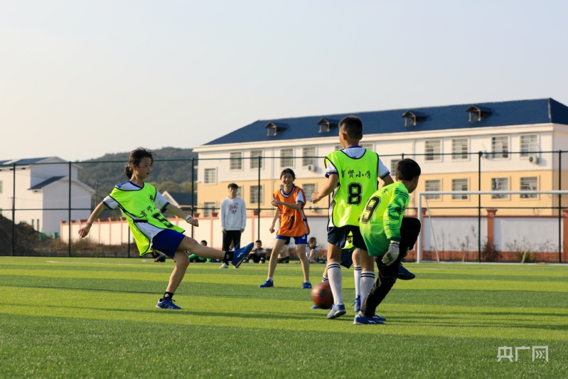 【行走赣鄱乡村】田野间 绿茵场 圆乡村少年足球梦