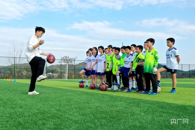 【行走赣鄱乡村】田野间 绿茵场 圆乡村少年足球梦