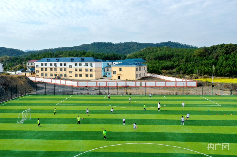 【行走赣鄱乡村】田野间 绿茵场 圆乡村少年足球梦