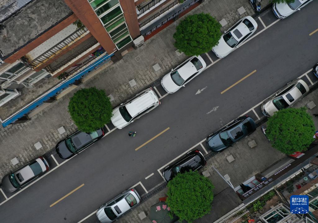 重庆璧山：缓解老旧小区“停车难”问题