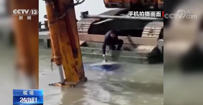 【凡人微光】不是每个英雄都身披斗篷，也可能开着挖掘机