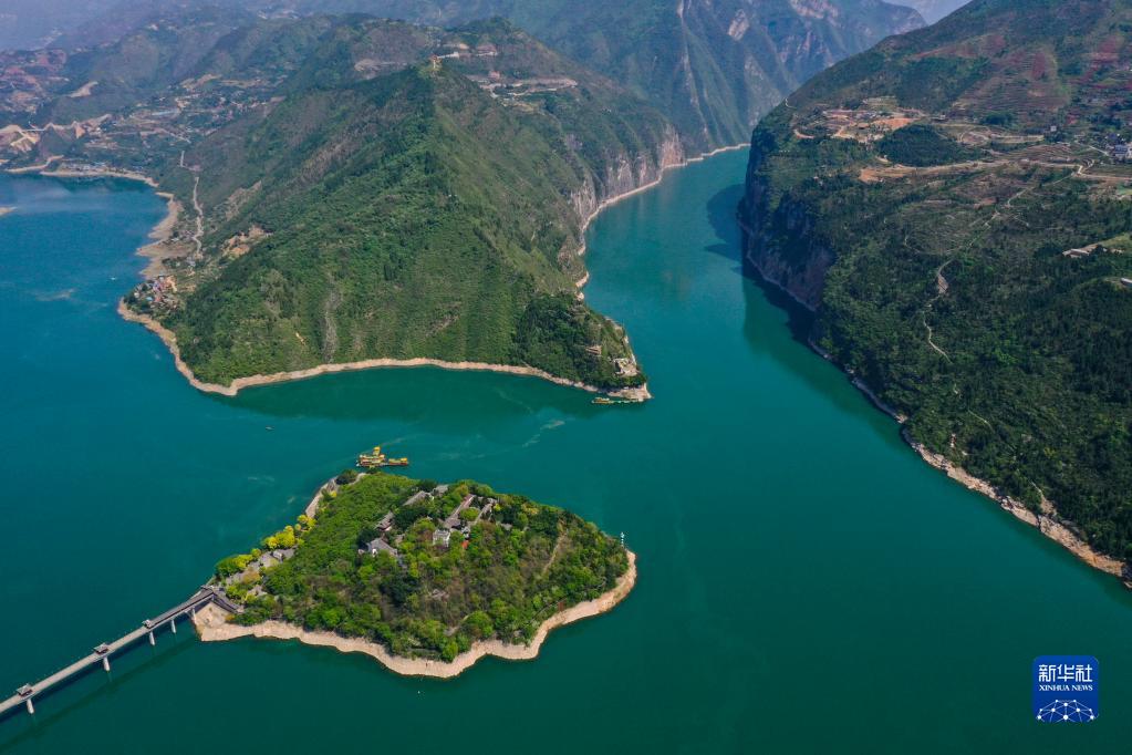 长江三峡第一峡水清岸美
