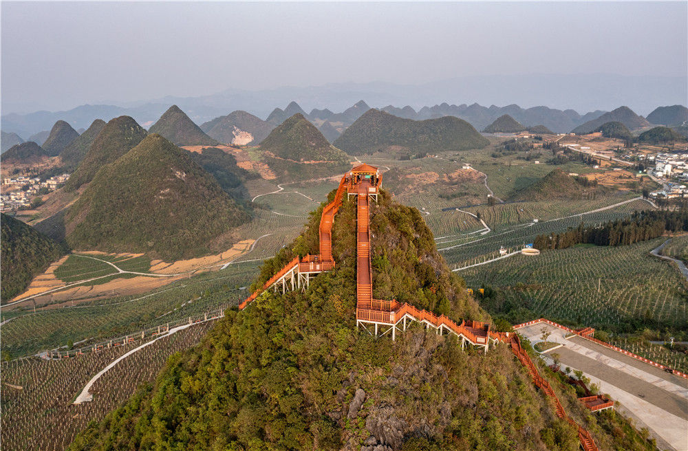老人与山