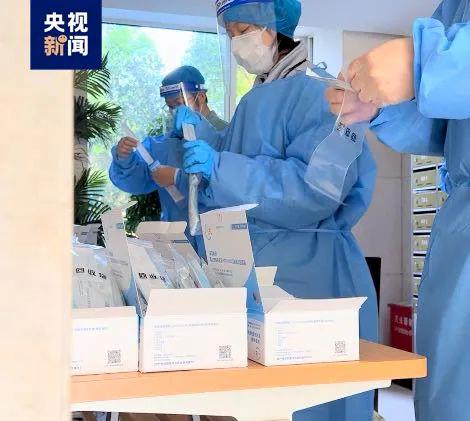 200万人围观，00后学生在上海“意外”当上楼长
