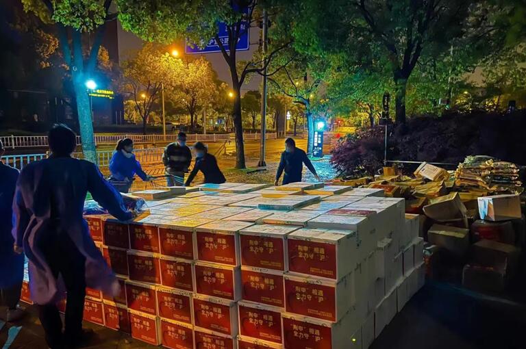 “共饮长江水，感谢荆州老铁！”