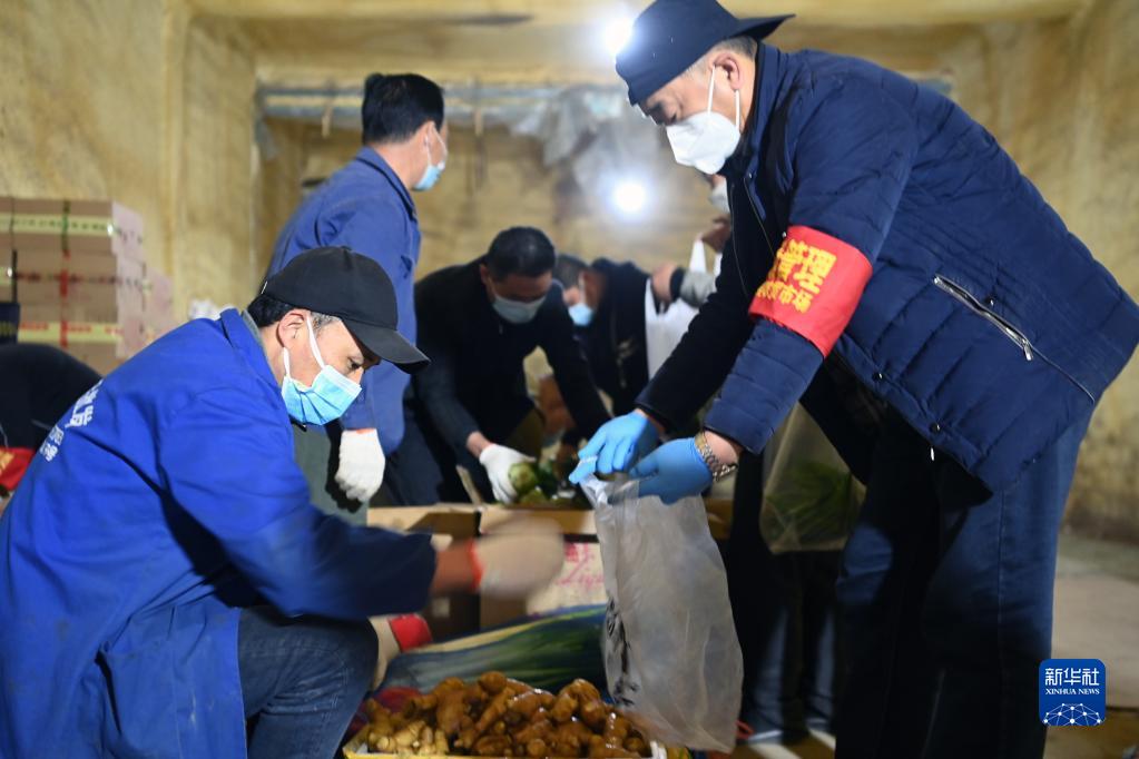西宁：“免费蔬菜包”直送疫情封控区