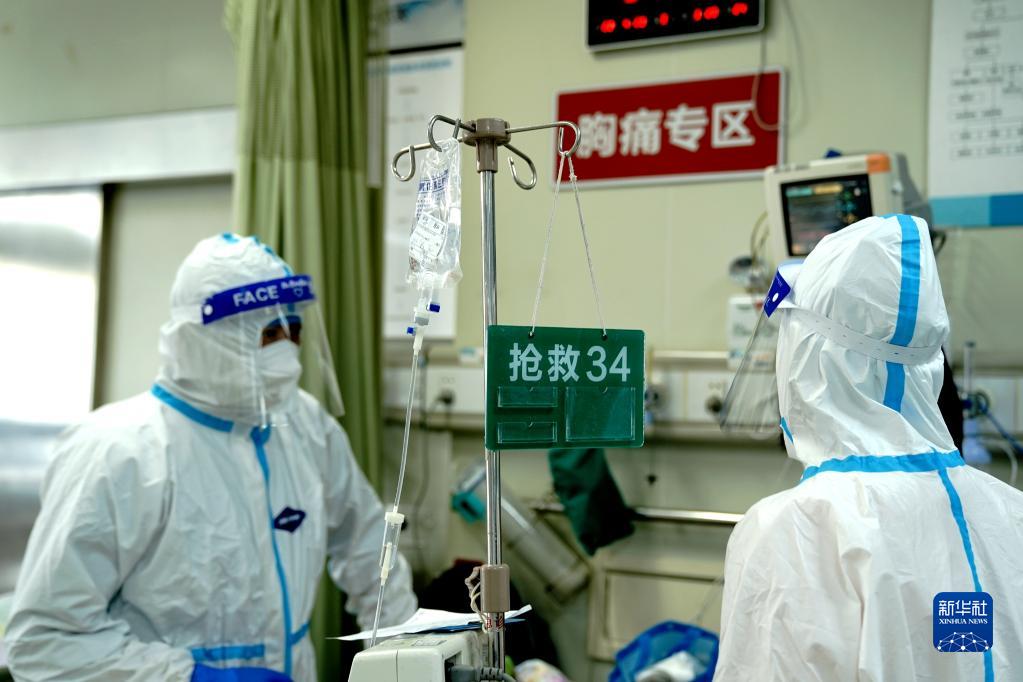 目击疫情防控中的急诊抢救室