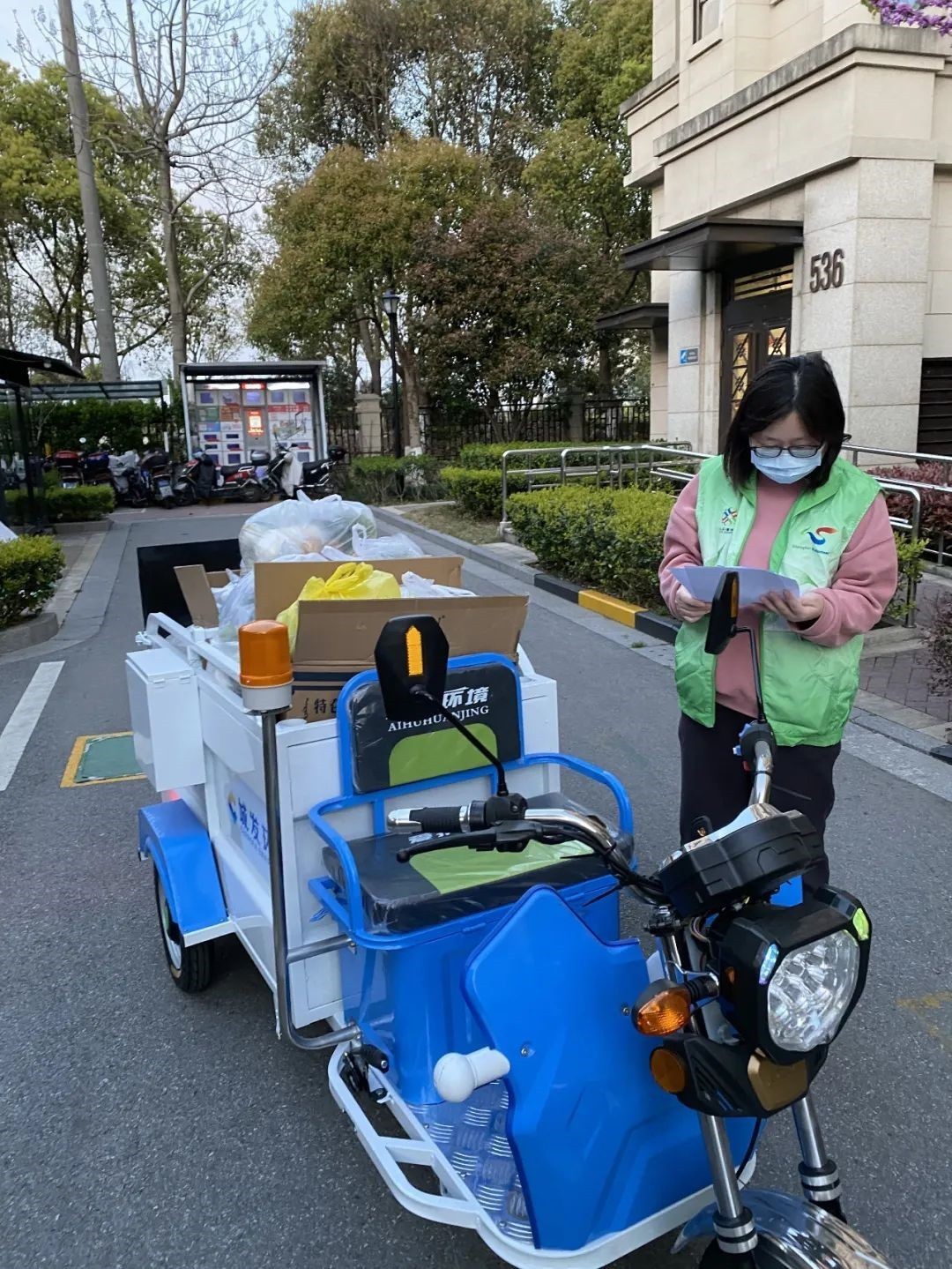 从三尺讲台到社区一线，复旦教师为抗疫献力