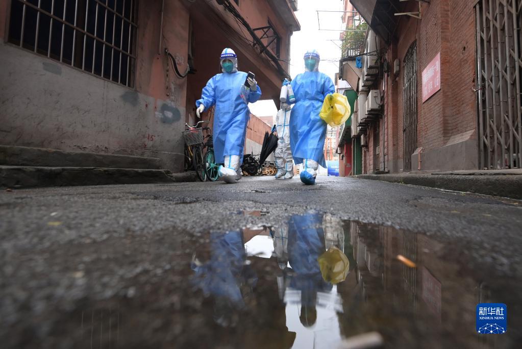 上海展开全市“三区”内人员全员核酸筛查