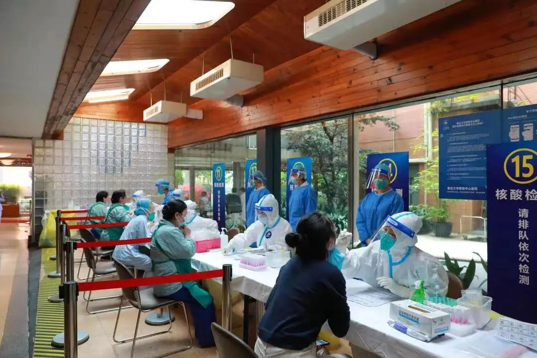 上海疫情中，大医院坚持开放“生命线”有多难？