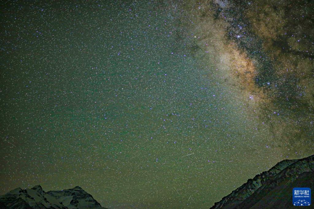 珠穆朗玛：“地球之巅”的天空与星辰