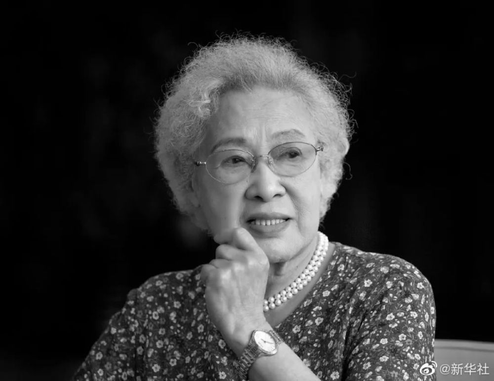 送别女神！电影表演艺术家秦怡今晨去世