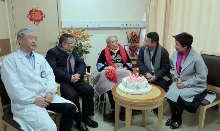 送别女神！电影表演艺术家秦怡今晨去世