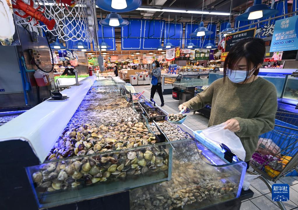 新华全媒+丨上海：防范区内逐渐恢复的“烟火气”