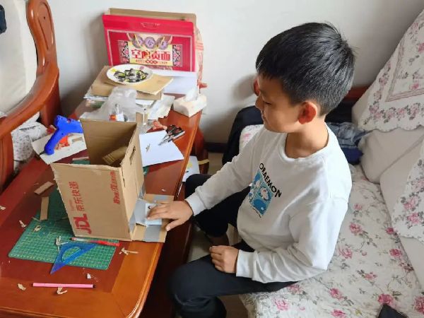 暖心有爱!北京市民“别出心裁”致谢“大白” 暖心有爱!北京市民“别出心裁”致谢“大白”