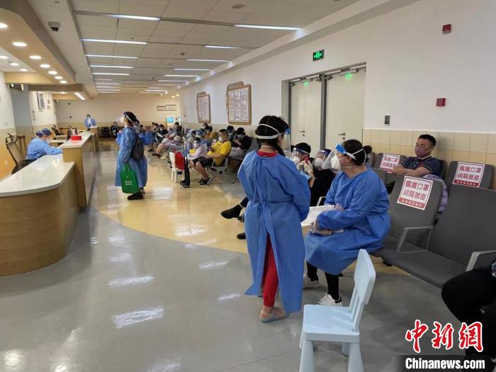 （上海战疫录）上海医疗机构逐步重归正轨：多措并举严防疫情传播