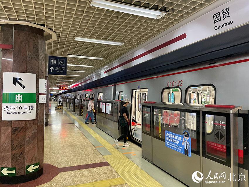 北京朝阳区的“烟火气”回来了！公交地铁恢复运营 商场公园开门迎客