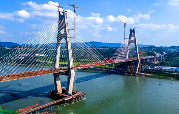 世界首座高铁、公路平层并行大桥，顺利合龙！