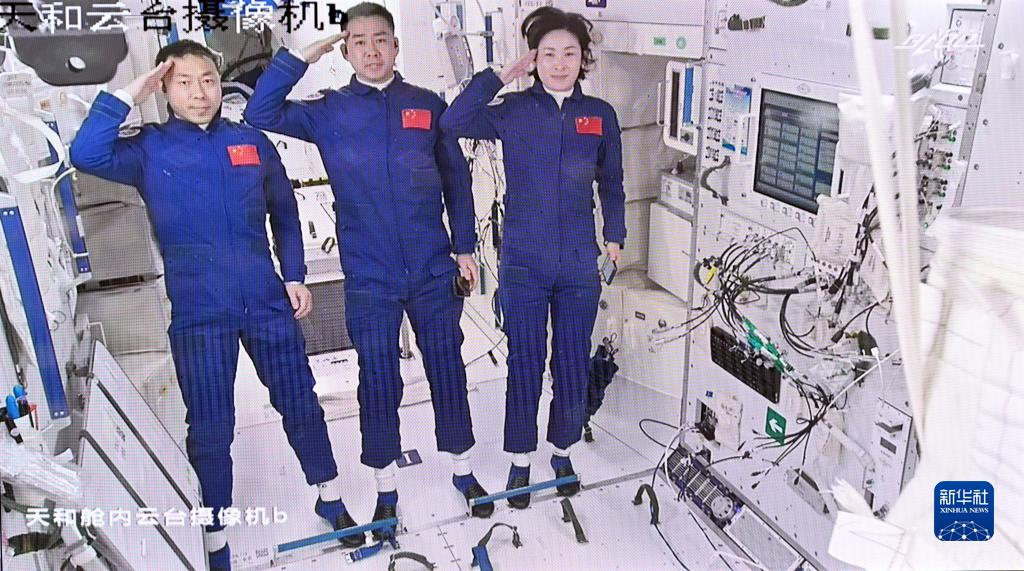 新华全媒+｜神舟十四号3名航天员顺利进驻天和核心舱