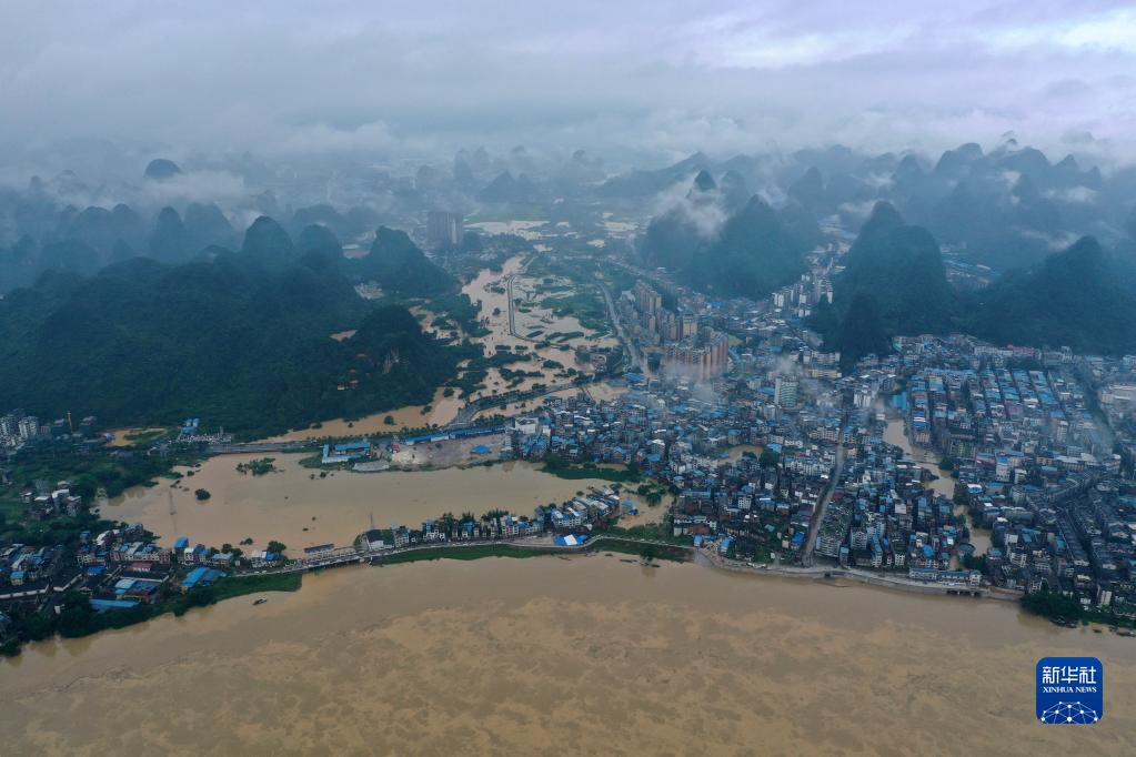 广西融水：洪峰平稳过境