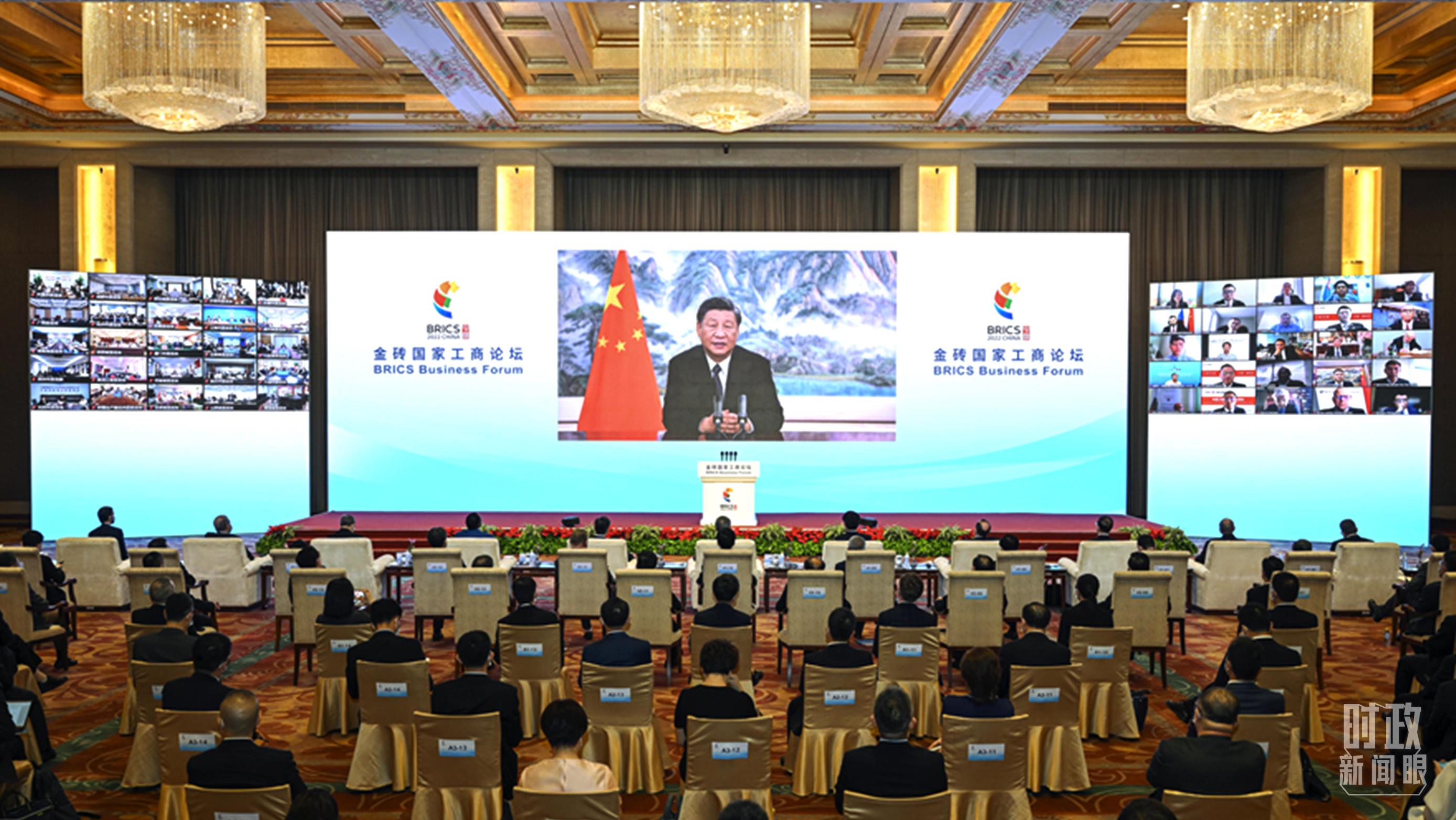 时政新闻眼丨第四次出席金砖国家工商论坛，习近平这样回答“时代之问”